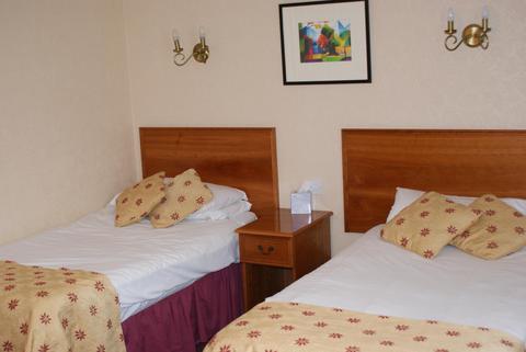 Angel Hotel Маркет Харбъро Екстериор снимка